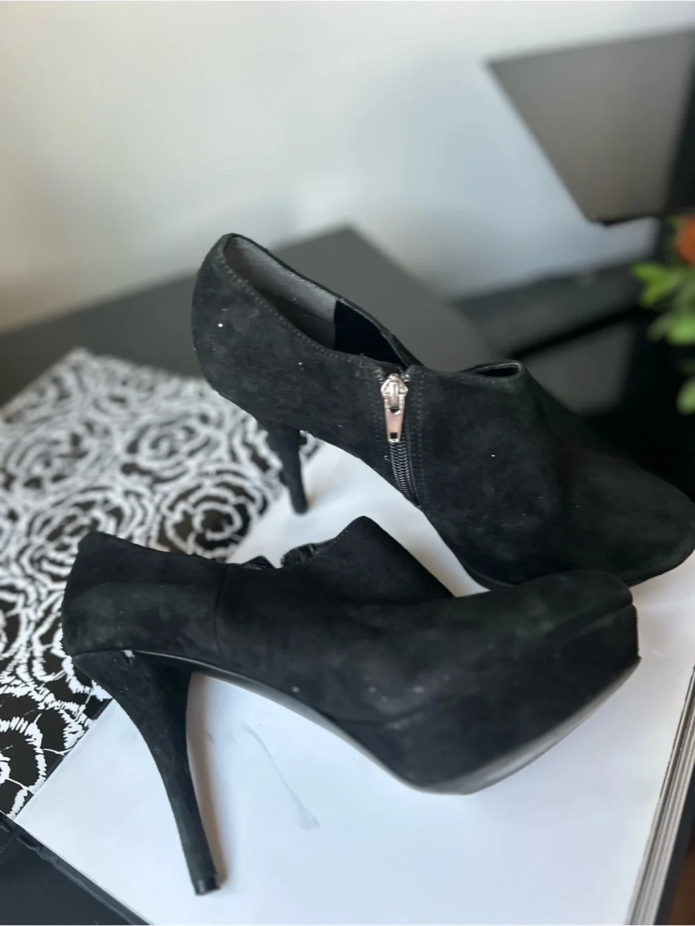 Marc Jacobs classic black